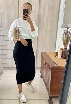 Zara Bag, Dressy Casual Outfits, Cute Modest Outfits, Maxi Outfits, Stylish Work Attire, Modesty Fashion, Skirt And Sneakers, Effortlessly Chic Outfits