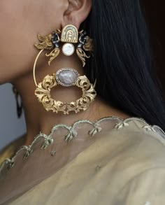 Contemporary Indian Jewellery, Apala By Sumit Jewellery, Rajwadi Jewellery, Chandelier Earings, Modern Indian Jewelry, Diy Earrings Easy, Jewelry Knowledge, Extraordinary Jewelry, Art Jewelry Design