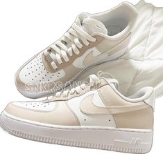 Pastel Cafe, Trendy Shoes Sneakers, Nike Shoes Girls, Dr Shoes, Nike Fashion Shoes, Preppy Shoes, All Nike Shoes, Nike Air Shoes, Cute Nike Shoes