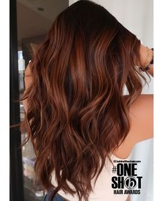 Balayage Hair Reddish Brown, Dark Root Copper Balayage, Balayage Copper Brown, Dark Brown Hair Balayage Cooper, Autum Hair Color Ideas Brown, Dark Root Red Balayage, Copper Brown Hair Balayage, Brunette Auburn Balayage, Copper Sombre