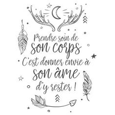 a handwritten quote with feathers and stars in the background that says, prene de son cops rest dinner enve a son ame d '