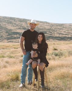 Family photos for this sweet lil family.🫶🤍 #carsoncityphotographer #renophotographer #laketahoephotographer #renotahoephotographer #renonevada Western Christmas Family Photos, Country Photoshoot Ideas Family, Western Theme Family Pictures, Western Family Christmas Pictures, Western Photoshoot Ideas Family, Family Western Photoshoot, Western Fall Family Pictures, Western Christmas Photoshoot