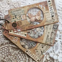 Maarja (@papermoor) • Instagram photos and videos Cards With Pockets Ideas, Junk Journal Ephemera Ideas, Specimen Slides, Specimen Cards, Handmade Ephemera, Junk Journal Embellishments, Vintage Paper Crafts