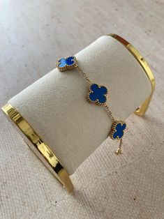 Van Cleef Bracelet, Cleef Bracelet, Light Blue Bracelet, Skin Cleaning, Dope Jewelry Accessories, Clover Bracelet, Expensive Jewelry Luxury, Luxe Jewelry