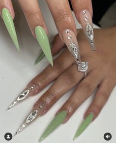 Exotic Nails Acrylic, Occasion Nails, Acrylic Nails Stiletto, Stilleto Nails Designs, Resin Decoration, Acrylic Medium, Long Stiletto Nails, Nails Pretty, Pedicure Manicure