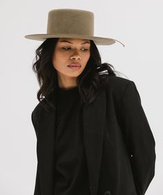 The Maise features a telescope crown + flat brim, an ideal combination of shapes to complete any outfit. With a brim that is neither too short or too wide, the Maise flawlessly frames every face. This hat includes an adjustable, layered leather band with our signature xx and temperature regulating wool felt to keep you comfortable all season. Modern Wide Brim Hat For Everyday, Fitted Flat Crown Hat Bands For Everyday, Modern Wide Brim Fedora For Everyday, Adjustable Flat Crown Hat For Fall, Modern Flat Brim Fedora For Fall, Modern Fedora With Short Brim For Everyday, Adjustable Flat Crown Panama Hat For Fall, Adjustable Flat Crown Hat For Everyday, Modern Adjustable Wide Brim Felt Hat