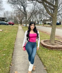 Latina Easter Outfits, Mexican Fresas Outfit, Buchifresa Fall Outfits, Latina Church Outfits, Latina Mom Outfits, Latina Birthday Outfit, Steak House Outfit Women, Latina Fits For School, Casual Church Outfits Jeans