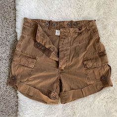 Nwot Free People Cargo Shorts. Says 26 Waist But Would Fit A 27 Better! Brown Cargo Shorts For Summer, Brown Summer Cargo Shorts, Summer Brown Cargo Shorts, Cargo Shorts Outfits Women Summer, Cargo Shorts Outfits Women, Short Cargo Shorts, Womens Cargo Shorts, Khaki Shorts Outfit, Hiking List