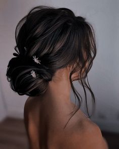 Elegant Bun Hairstyles for Bridesmaids: Design Perfection https://www.youtube.com/watch?v=6aRtEwasq_I Messy Bun Hairstyles For Prom, Prom Hairstyles For Long Hair Updo Fancy Buns, Messy Elegant Bun, Bun Hairstyles For Bridesmaids, Fancy Bun Hairstyles, Elegant Bun Hairstyles, Hairstyles For Bridesmaids, Quince Planning, Brown Hair Inspiration