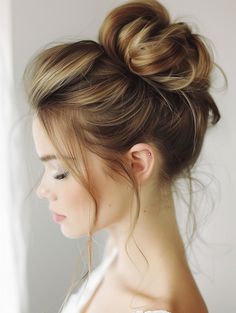 Fresh Messy Bun Styles for Medium Hair 2024 Medium Length Bun Hairstyles, Wedding Bun Hairstyles, Quinceanera Hairstyles