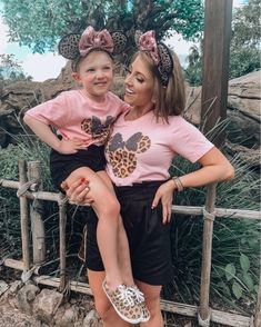 Disneyland Outfit Spring, Disney World Outfits Summer, Disneyland Outfit Ideas, Disney Family Outfits, Disney Outfits Women, Family Disney Trip, Disney World Outfits