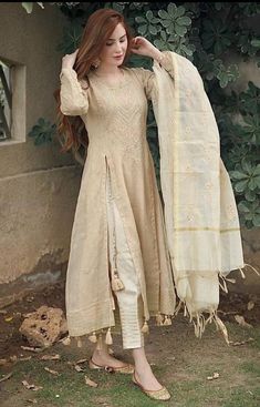 Simple Kameez Designs Pakistani, Pakistani Stylish Dresses, Kameez Designs Pakistani, Selection Dresses, Eastern Clothes, Desi Attire, Bridal Suits, Stylish Pic, Trendy Suits