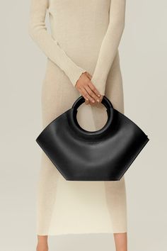 Minimal Bags, Modern Handbag, Leather Bag Design, Diy Leather Bag, Modern Bag, Sustainable Leather, Leather Projects, Leather Bags Handmade, Fabric Bags