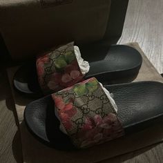 Pre-Owned!! Still Sexy And Comfy To Wear. Gucci Gg Bloom Supreme Floral Slide Sandles Size 72 Shoes Gucci, Gucci Black, Gucci Shoes, Slide Sandals, Women's Shoes Sandals, Shoes Sandals, Dust Bag, Size 6, Gucci