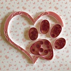 Quilled paw print Quilling Paw Print, Paper Quilling Dog, Quilling Patterns Tutorials, Quilling Birthday Cards, Diy Quilling Crafts, Quilling Pattern, Quilling Animals, Paper Quilling Tutorial, Paper Quilling For Beginners