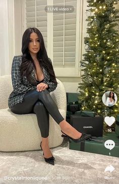 Car Saleswoman Outfit, Luxury Casual Outfit, Court Outfit Women, Wags Miami, Court Outfits, Luxury Lifestyle Fashion, Clueless Outfits, Look Formal, Stylish Work Attire