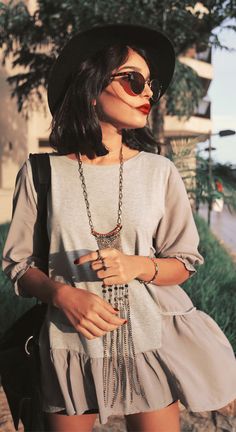 Love this long dangly necklace, gives a boho vibe to this look x find more women fashion ideas on www.misspool.com Ethno Style, Grunge Outfit, Mode Boho, Boho Chic Outfits, Styl Boho, Festival Looks, Girl Stuff