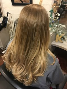 Golden Brown Hair With Dark Roots, Gold Dark Blonde Hair, Rambut Brunette, Cortes De Cabello, Light Golden Brown, Dirty Blonde Hair, Honey Blonde Hair, Blonde Hair Inspiration, Blonde Hair Looks