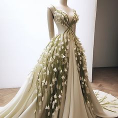 Gown Dress Design, Dress Design Ideas, Fairy Gown, Forest Dress, Fairy Wedding Dress, Whimsical Fairy, Fairy Dresses, Nature Dress, Fairy Wedding