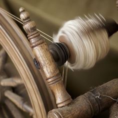 a spinning wheel with white yarn on it