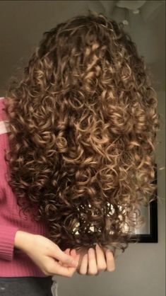 Light Brunette Hair Curly, Caramel Hair Curly, Caramel Curly Hair, 1c Hair, Curly Curly Hair, Loose Curly Hair, Highlights Curly Hair