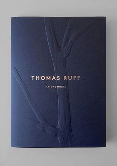 a book with the title thomas ruff on it