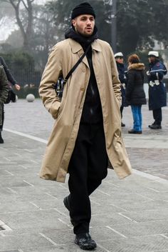 Beige Trench Coat Outfit, Mens Fashion Outdoor, Sick Fits, Rain Trench Coat, Mens Overcoat, Men Coats, Trench Coat Outfit, Beige Trench Coat