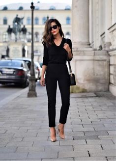 Minimal Stil, Woman In Black, Stylish Work Outfits, Business Outfit, All Black Outfit, Womens Fashion For Work