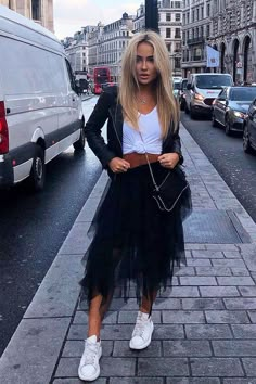 Tulle Skirt Outfits Casual, Looks Adidas, Tulle Midi Skirt, Moda Chic, Elegante Casual