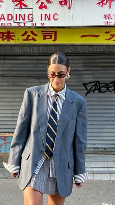 Woman Tie Outfit, Tie Outfit For Women, Futch Fashion, Tie Outfit, Blazer Street Style, Fashion Rules, Academia Style, Swaggy Outfits, Alternative Outfits