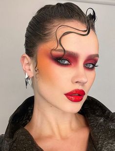 Makeup Looks Editorial, High Fashion Makeup Editorial, Blank Cheque, Makeup Carnaval, Catwalk Makeup, Monochromatic Makeup, Vogue Makeup, Fashion Editorial Makeup, Holiday Makeup Looks