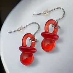 Bring fun and nostalgia to your jewelry collection with our pacifier earrings in bright red. Equipped with hypoallergenic stainless steel ear hooks, these 3.5 cm long earrings are very comfortable to wear and are ideal for sensitive ears. These fun pieces of jewelry are a real eye-catcher and are perfect for gender reveal parties, 90s themed parties or simply as an eye-catching accessory. Let yourself be convinced by their original touch and their excellent compatibility. 90s Accessories, Funny Earrings, Cute Slippers, Gender Party, Ear Hook, Reveal Parties, Gender Reveal Party, Long Earrings, Party Themes