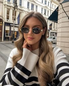 Old Money Sunglasses For Women, Old Money Glasses Woman, Classy Sunglasses Women, Prada Sunglasses Outfit, Old Money Glasses, Old Money Sunglasses, Sunglasses Women Aesthetic, Classy Old Money