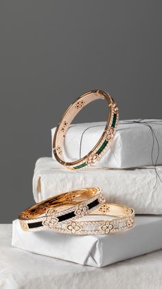 Luxury Bangle With Intricate Design, Luxury Gold Bangle With Intricate Design, Luxury Intricate Bangle Jewelry, Luxury Traditional Diamond Bangle Bracelet, Damas Jewellery, Luxury Gold-tone Luxury Bangle, Jewellery Advertising, Color Stones Jewelry