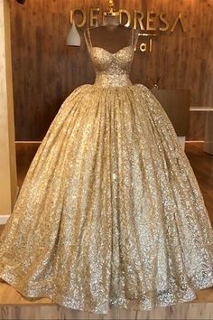 Award Dresses, Gold Evening Dress, Ball Gown Princess, Baju Kahwin, Sequin Ball Gown, Gold Evening Dresses, Beaded Evening Gowns, Gown Princess, Ball Gowns Princess