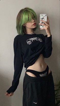 Alt Girls, Dyed Hair Inspiration, Awesome Hair, Punk Hair, Pfp Ideas, Girl Things, Dye My Hair, Cut My Hair, Hair Inspiration Color