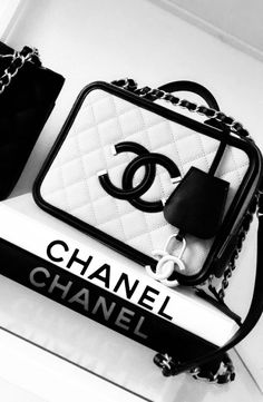 Chanel Aesthetic Outfit, Coco Chanel Wallpaper, Chanel Wallpaper, Gucci Nails, Chanel Aesthetic, Chanel Decor, Coco Chanel Mademoiselle, Chanel Art, Lil Black Dress