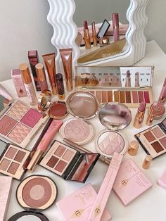 Makeup On Vanity, Hardcore Aesthetic, Makeup Asthetic, Preppy Grwm, Makeup Storage Organizer, Makeup Collection Goals, Products Aesthetic, Expensive Makeup