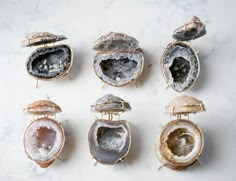 Geode Jewelry Holder, Geode Ring Box Wedding, Geode Display Ideas, Geode Ring Box Proposal, Geode Ring Holder, Crystal Ring Box, Unique Ring Box Ideas, Geode Display, Crystal Wedding Rings