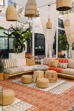 an outdoor living area with wicker furniture and plants