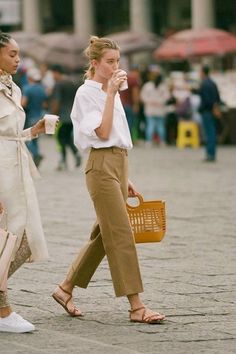 Minimalist Moda, Tan Pants, Estilo Chic, Weekend Outfit, Inspired Outfits, 가을 패션, Looks Style