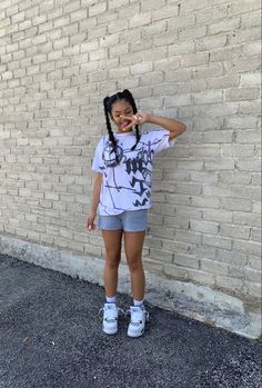 Y2k Jordan 4 Outfit, Jordans With Outfits, Y2k Outfits Jordans, Cute Summer Streetwear Outfits, Cute Outfits With Jordans Summer, Girls Jordan 4 Outfit, Cute Jordan 4 Outfits, Summer Fit Streetwear, Tomboy Summer Outfits Shorts