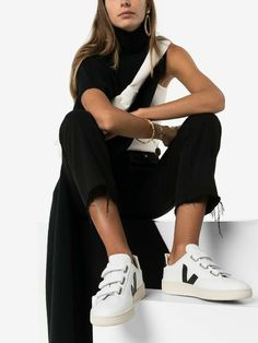 Tennis Shoe Outfits Summer, Tennis Shoes Outfit, Veja Sneakers, Sneakers Outfit, Outfits Casuales, Look Fashion