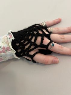 spiderweb crochet fingerless gloves Bruges Lace, Mode Crochet, Diy Vetement, Crochet Fingerless Gloves, Crochet Fashion Patterns, 자수 디자인, Crochet Accessories