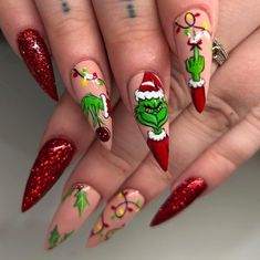 Steal the Show with These 50 Grinch Nail Designs - Ideas and Inspiration! New Years Nail Designs, Christmas Nails Easy, Nails Now, 2023 Christmas, New Year's Nails, Dipped Nails