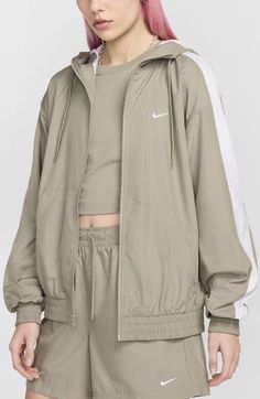 Sport Look, Women's Sportswear, Nike Classic, Sporty Look, Sportswear Women, White Style, Green Jacket, Zip Jacket, Sport Fashion