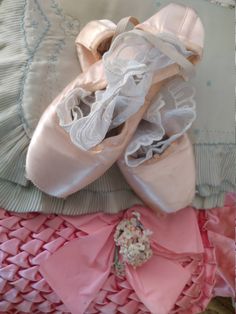 "Old tattered satin pointe shoes brand: \"Bloch\", shabby chic, adorable, lovely faded pale pink to apricot shade /vintage ballet shoes (#49) with elastics on back heel - please see photos. size 8 (25.5), leather soles, authentic, original, soiled - just magical. Sale without other decoration." Vintage Ballet, Pointe Shoes, Shoes Brand, Ballet Flat Shoes, Beach Girl, Vintage Shoes, Types Of Fashion Styles, Ballerinas, Shoe Brands