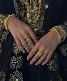 Rings And Bracelets, Gold Aesthetic, Jewelry Accessories Ideas, Dope Jewelry, Indian Aesthetic, Classy Jewelry, Jewelry Lookbook