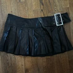 Leather Mini Skort Batgirl Halloween, Kill Costume, Batgirl Halloween Costume, Svt Concert, Skirt Png, Shein Skirts, Buckle Skirt, Black Leather Shorts, Black Leather Skirt