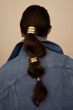 The Anya Mini Pony Cuff has arrived to bring the finishing touch to your hairstyle. This mini pony cuff is perfect hair accessory to finish off the end of a braid, the bottom of a bubble pony, or a great alternative for thin hair. Crafted with a discreet elastic for a "no show" look. Pair it with our favorite glossy pony cuffs. Gold Hair Cuff, Nails Product Photography, Western Hair Accessories, Hair Product Photography Ideas, Dense Hair, Hair Cuff, Glam Boho, Scrub Corpo, Mini Pony